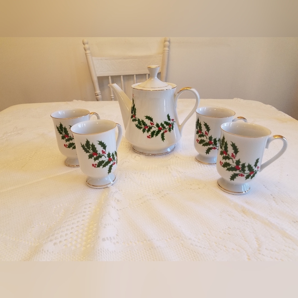 Set of 5 Vintage 1986 Holly Coffee Tea Pot Pedestal Mugs Porcelain Japan